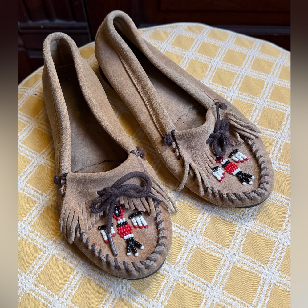 Minnetonka Thunderbird Women’s Moccasins brown suede light wear